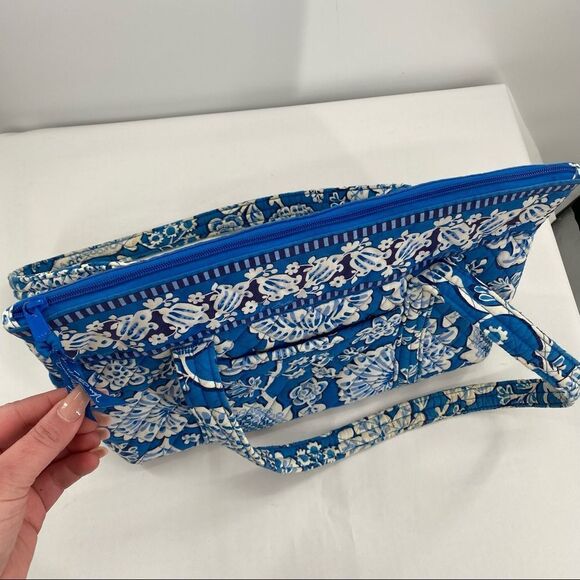 VERA BRADLEY Blue Betsey Quilted Tote Bag - Picture 5 of 10